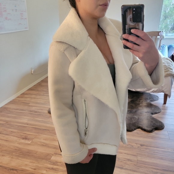 Sherpa Jacket - Picture 3 of 9